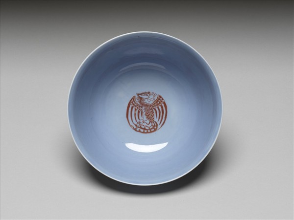 天藍釉描紅團鳳紋碗