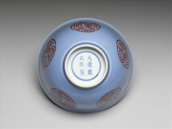 天藍釉描紅團鳳紋碗