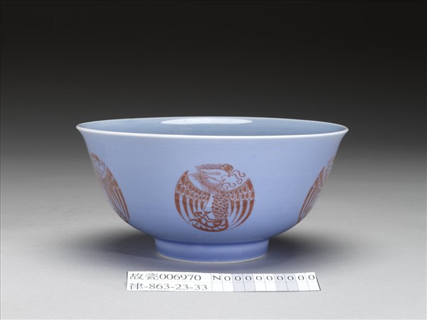 天藍釉描紅團鳳紋碗