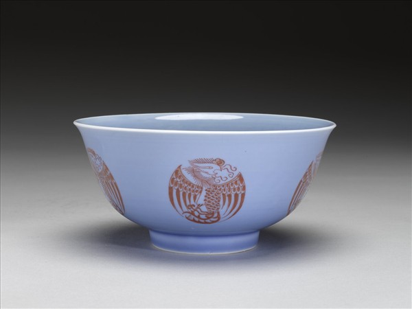 天藍釉描紅團鳳紋碗
