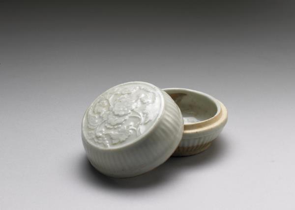 青白瓷植物紋印花盒（一對）