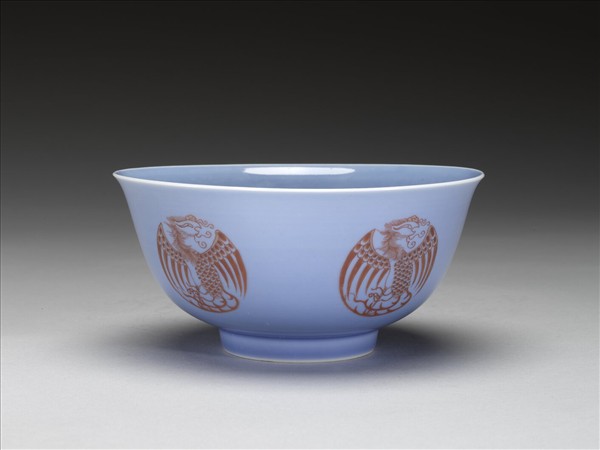 天藍釉描紅團鳳紋碗