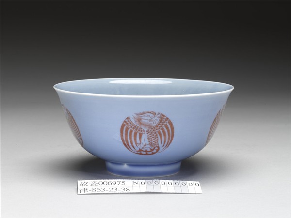 天藍釉描紅團鳳紋碗