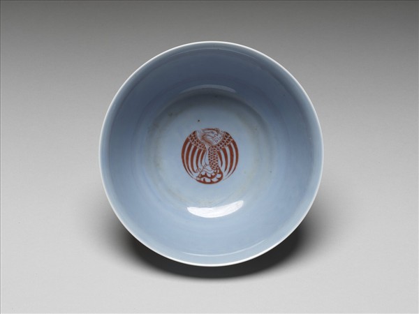 天藍釉描紅團鳳紋碗