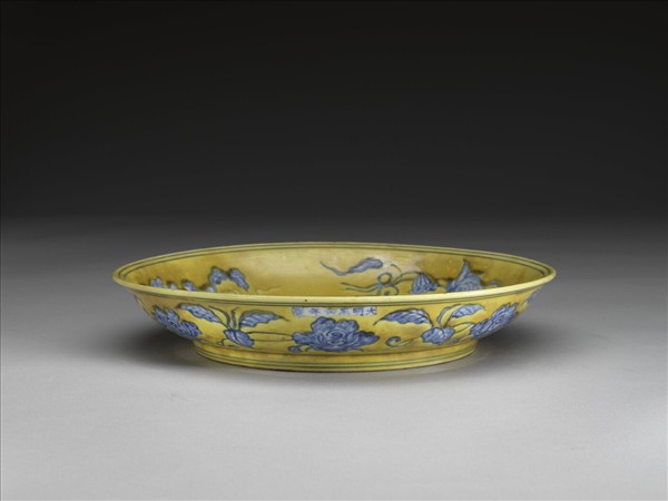 青花黃彩花果紋盤