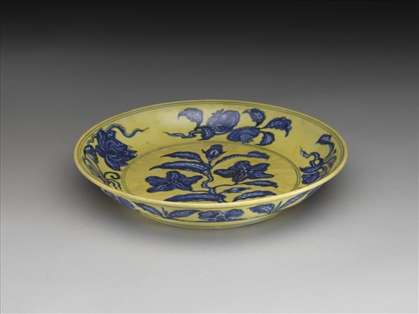 青花黃彩花果紋盤
