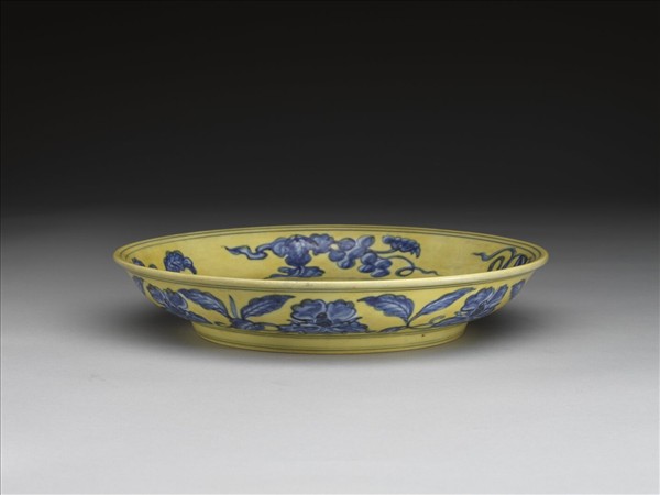 青花黃彩花果紋盤