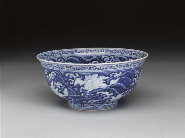 青花波濤海獸紋碗