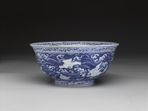 青花波濤海獸紋碗