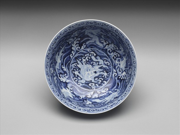 青花波濤海獸紋碗