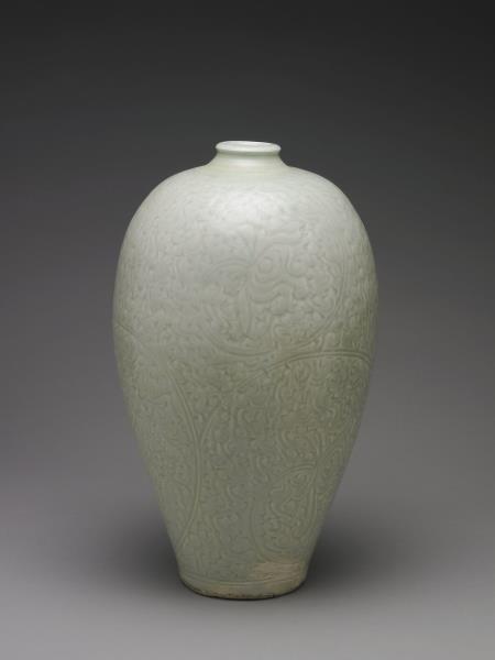 青白瓷雲紋梅瓶