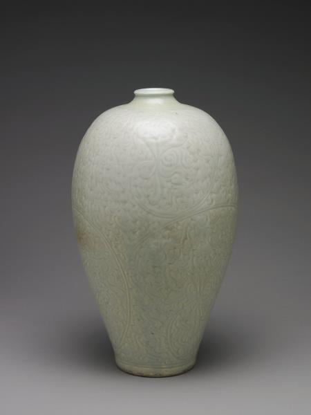 青白瓷雲紋梅瓶