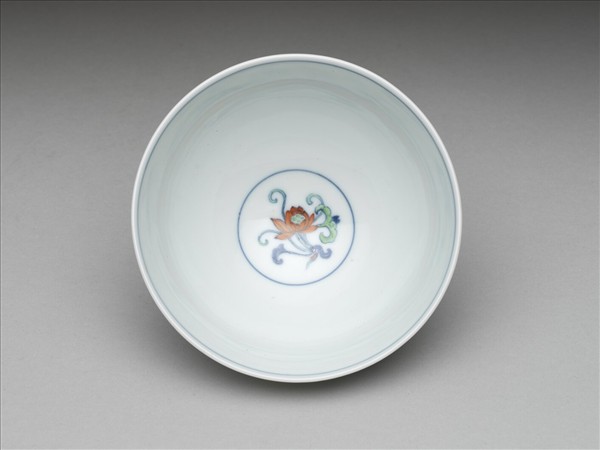 鬥彩纏枝花卉紋碗