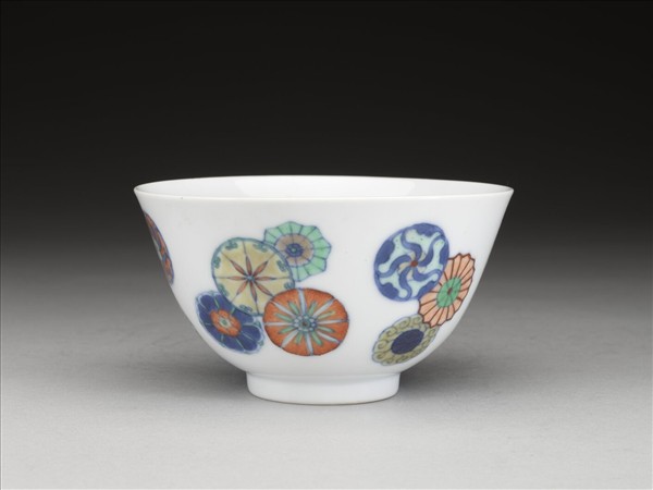 鬥彩團花紋碗