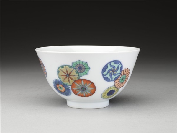 鬥彩團花紋碗