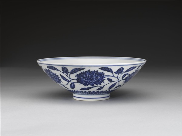 青花纏枝番蓮紋碗
