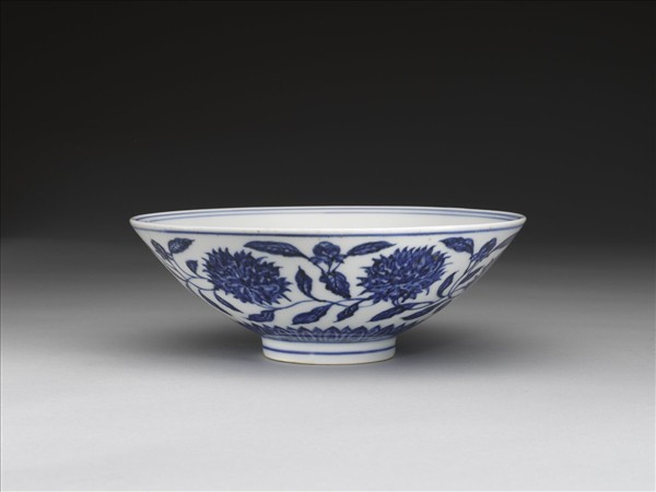 青花纏枝番蓮紋碗