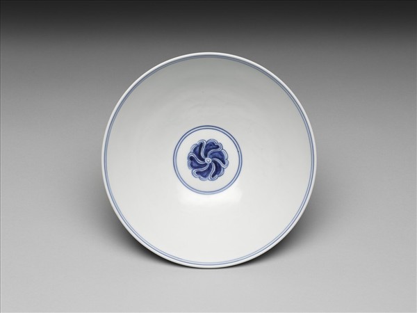 青花纏枝番蓮紋碗