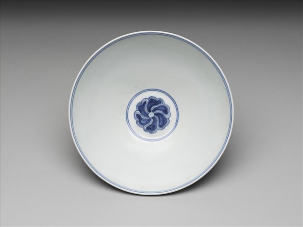 青花纏枝番蓮紋碗