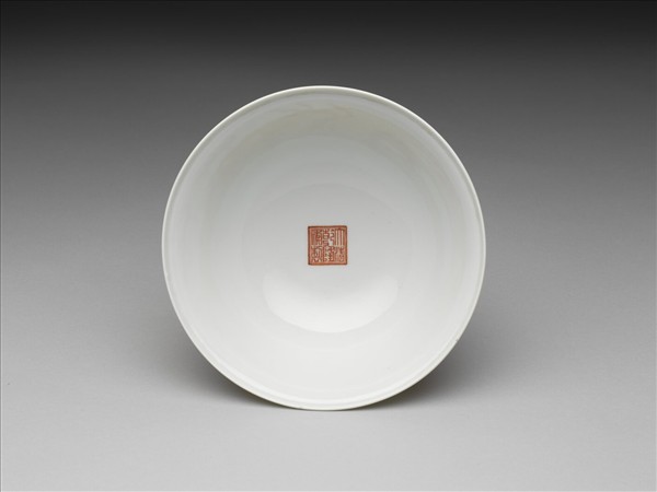 描紅雙龍戲珠紋高足碗