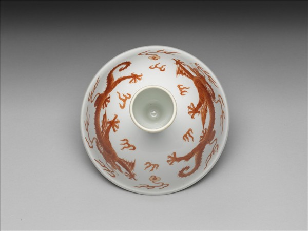 描紅雙龍戲珠紋高足碗