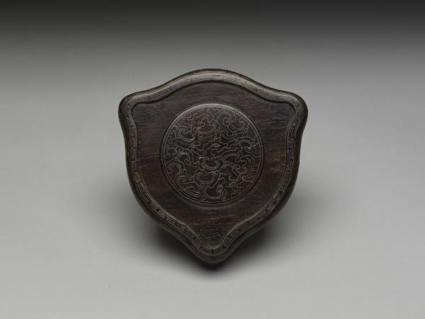 嵌金銀絲龍紋木座