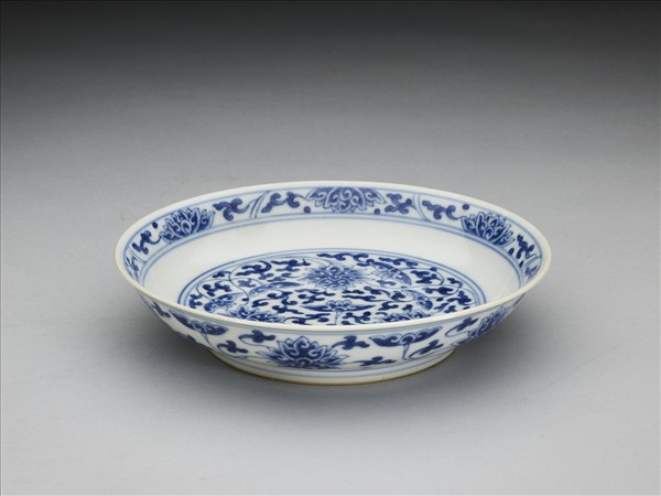 青花番蓮紋盤