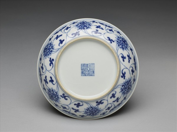 青花番蓮紋盤