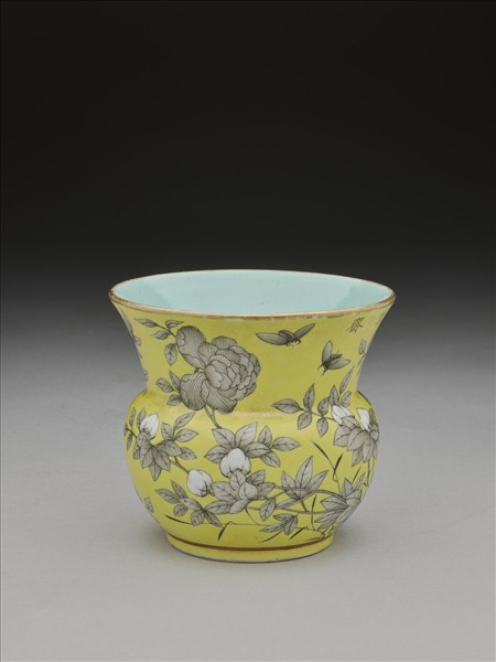 黃地灰彩牡丹紋渣斗