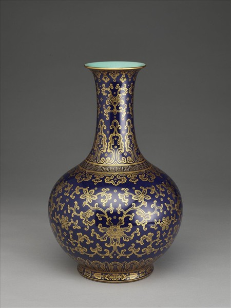 霽青地描金番蓮紋瓶