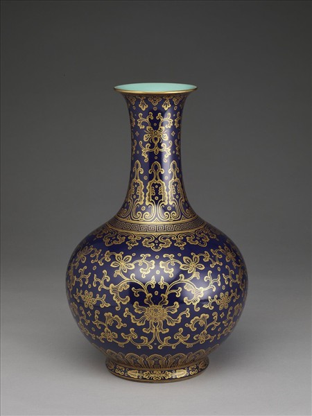 霽青地描金番蓮紋瓶