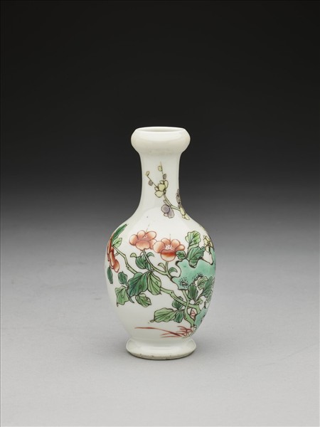 五彩花卉紋蒜頭瓶