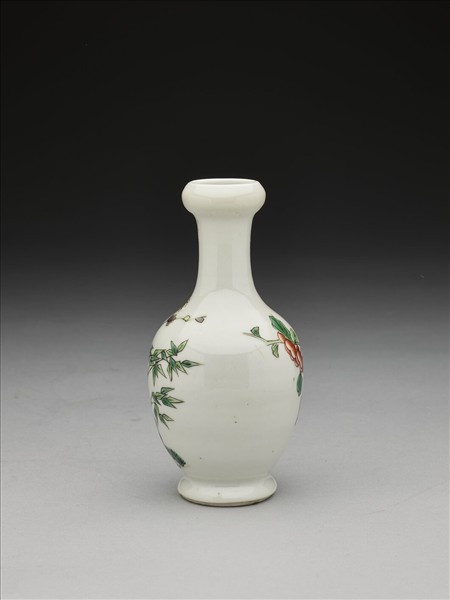 五彩花卉紋蒜頭瓶