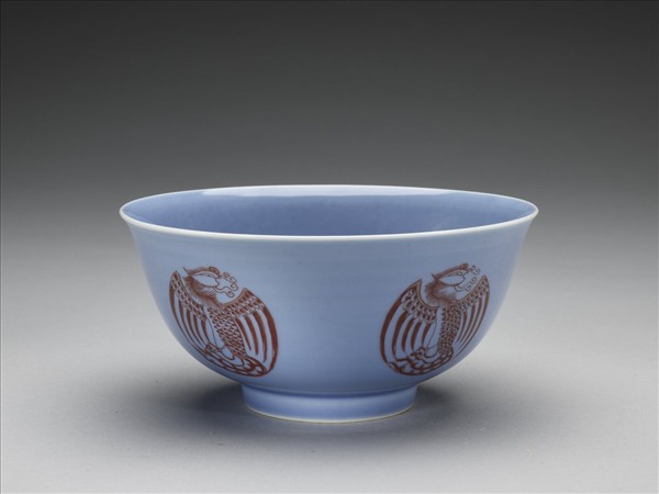 天藍釉描紅團鳳紋碗