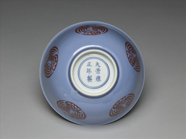 天藍釉描紅團鳳紋碗