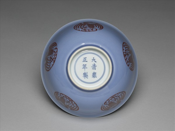 天藍釉描紅團鳳紋碗