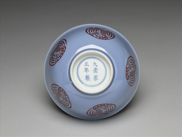 天藍釉描紅團鳳紋碗