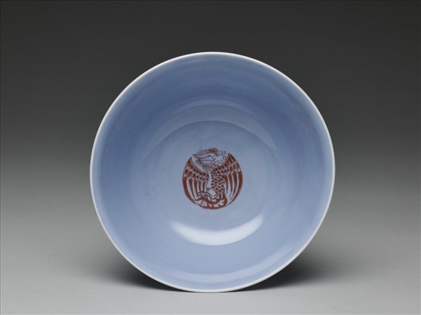 天藍釉描紅團鳳紋碗