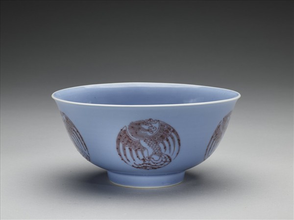 天藍釉紅彩團鳳紋碗