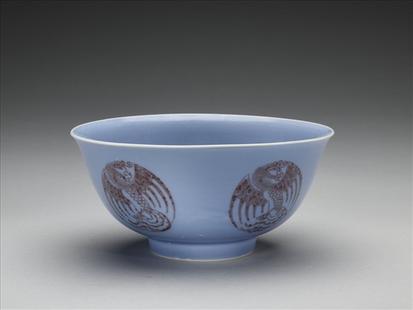 天藍釉紅彩團鳳紋碗