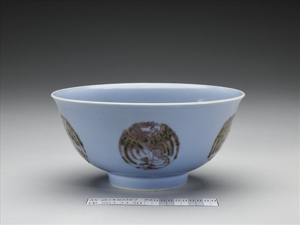 天藍釉紅彩團鳳紋碗