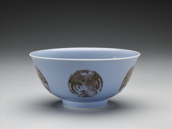 天藍釉紅彩團鳳紋碗