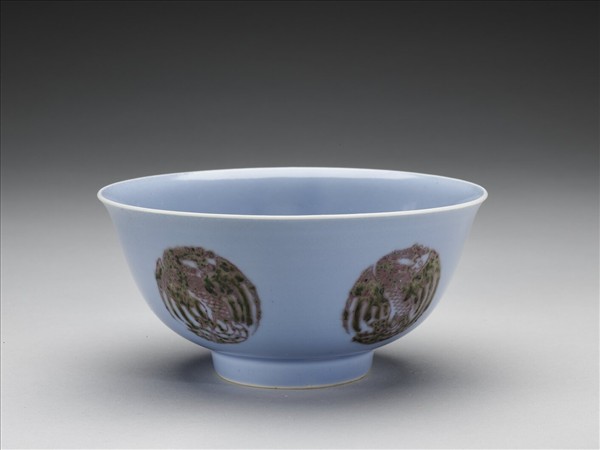 天藍釉紅彩團鳳紋碗