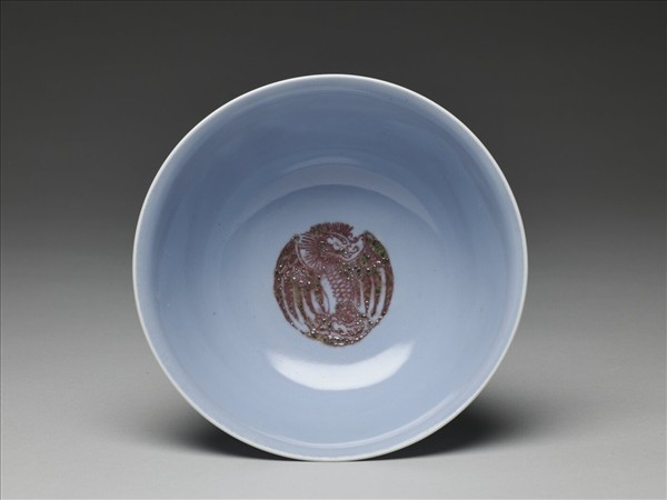 天藍釉紅彩團鳳紋碗