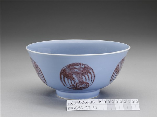 天藍釉紅彩團鳳紋碗