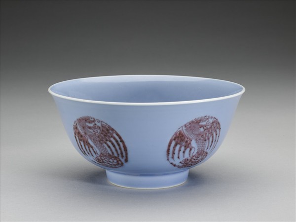 天藍釉紅彩團鳳紋碗