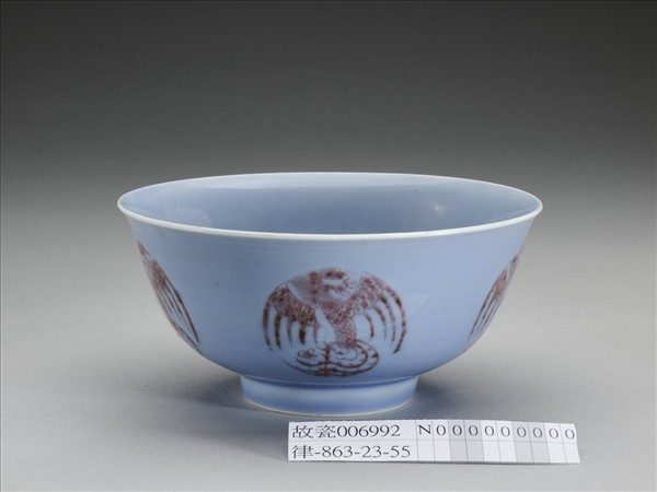 天藍釉紅彩團鳳紋碗