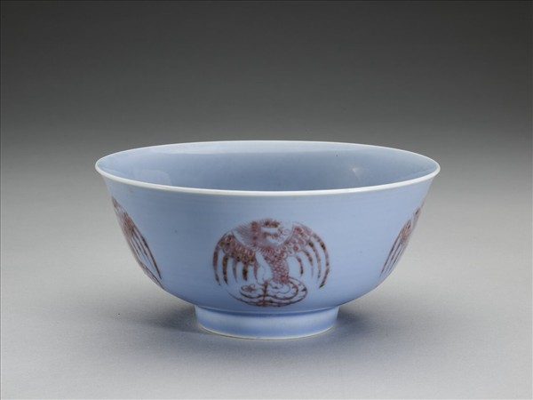 天藍釉紅彩團鳳紋碗