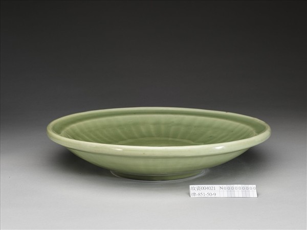 龍泉窯 青瓷菊瓣紋盤