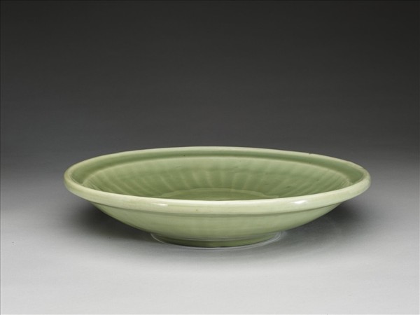 龍泉窯 青瓷菊瓣紋盤